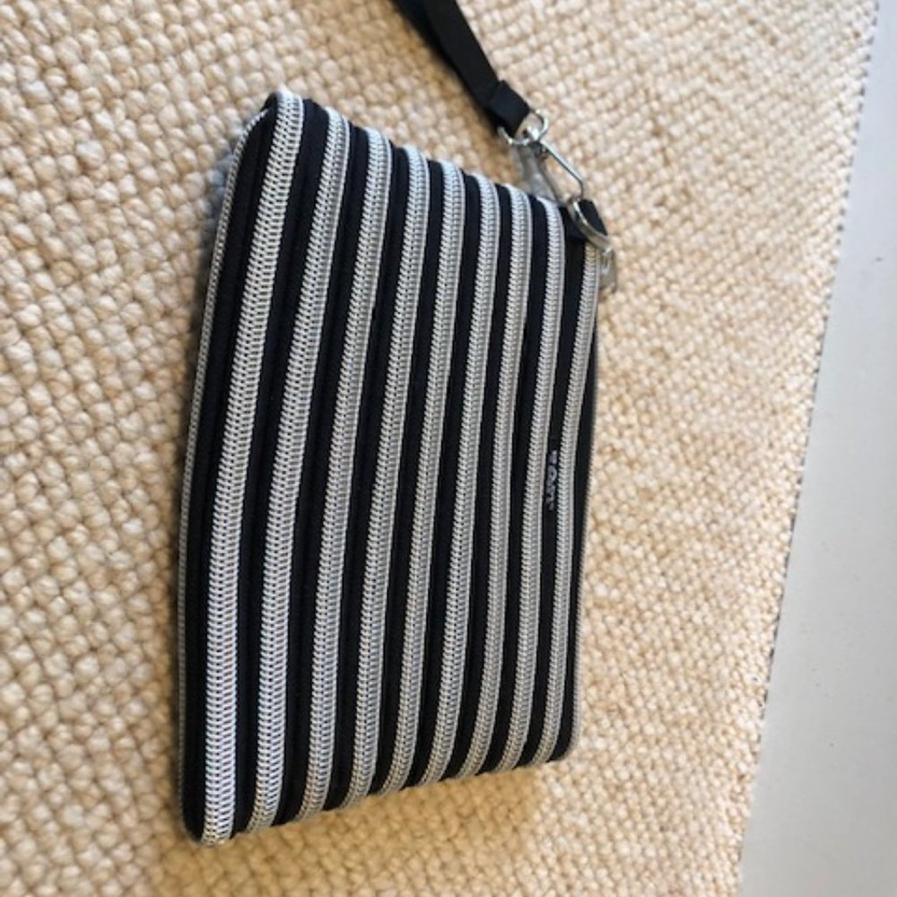 Zipper clutch